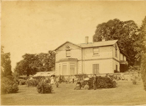 Ringwell House with Charlotte, Eliza, and Emma Leir